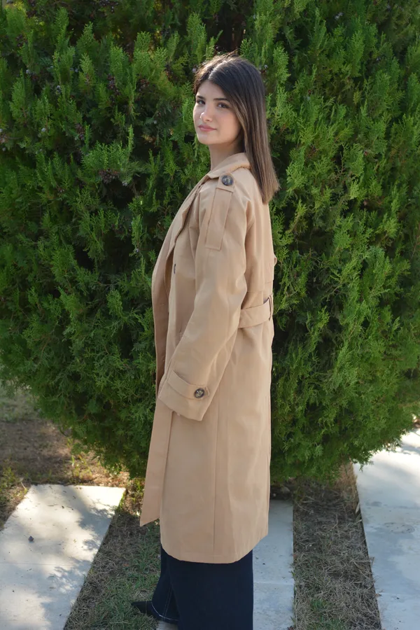 גקט מיקה חום בהיר.