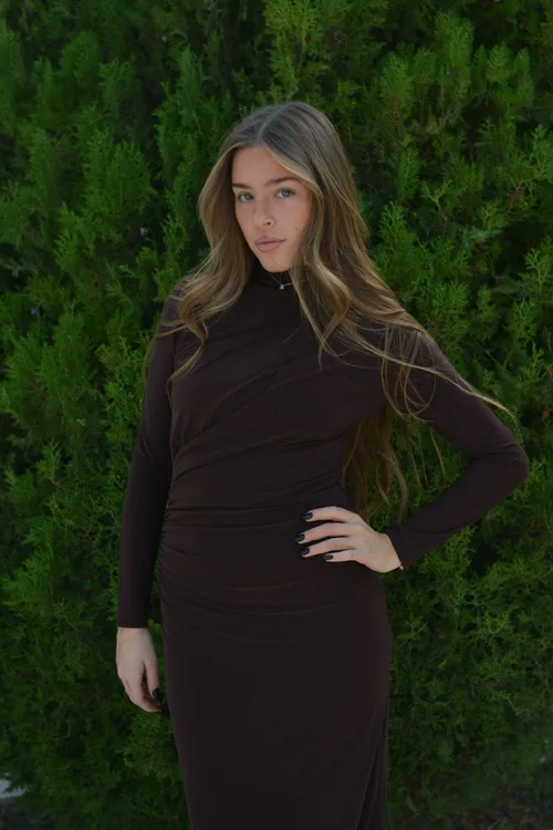 שמלת נואל חום שוקולד.