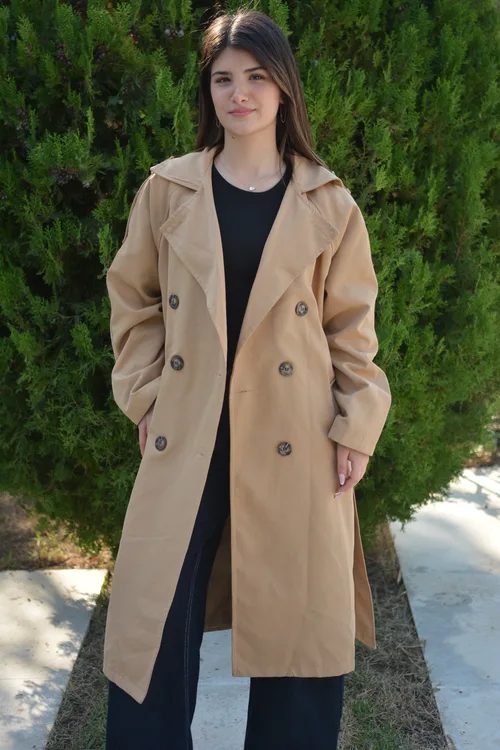 גקט מיקה חום בהיר.