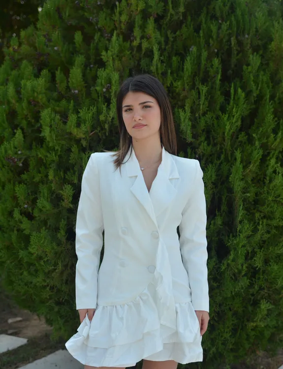 גקט אריה לבן.