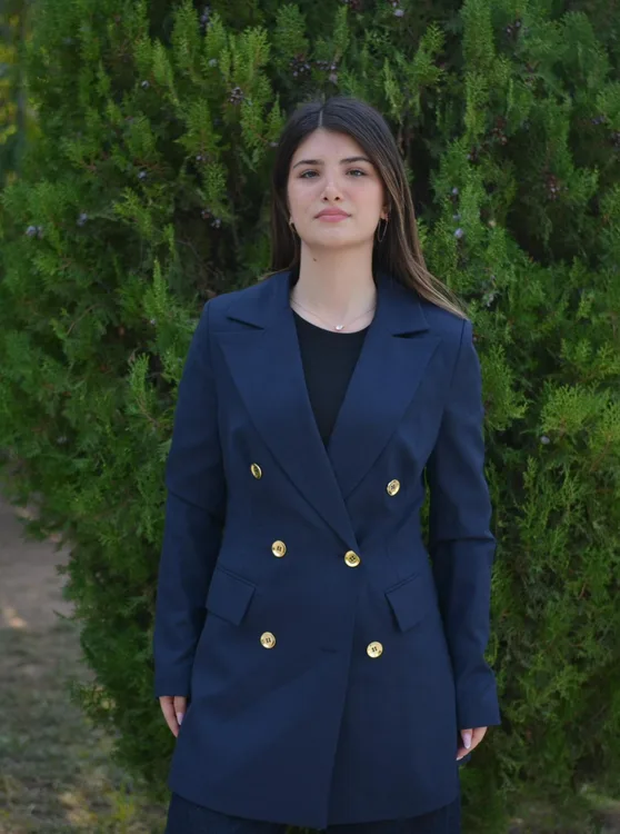 גקט סיוון כחול כהה.